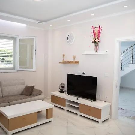 Villa Miri House